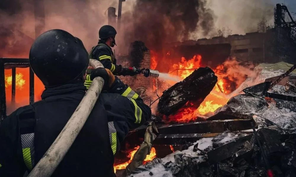 Ρωσικό σφυροκόπημα στο Κίεβο ως εκδίκηση για την βραδινή ουκρανική επιδρομή στην πόλη Ένγκελς